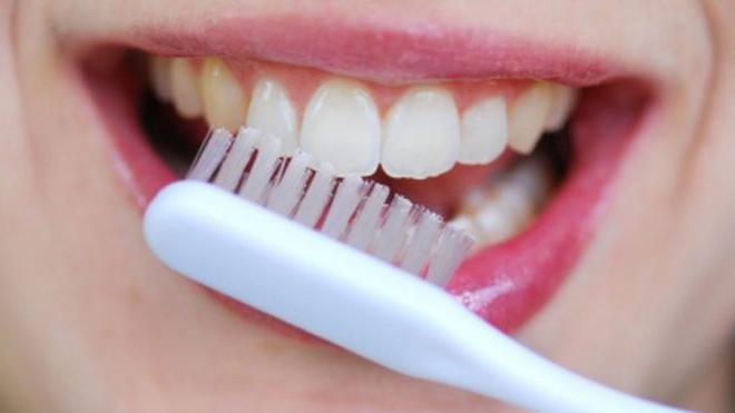 Dişlerimi karbon ile fırçalayabilir miyim?
